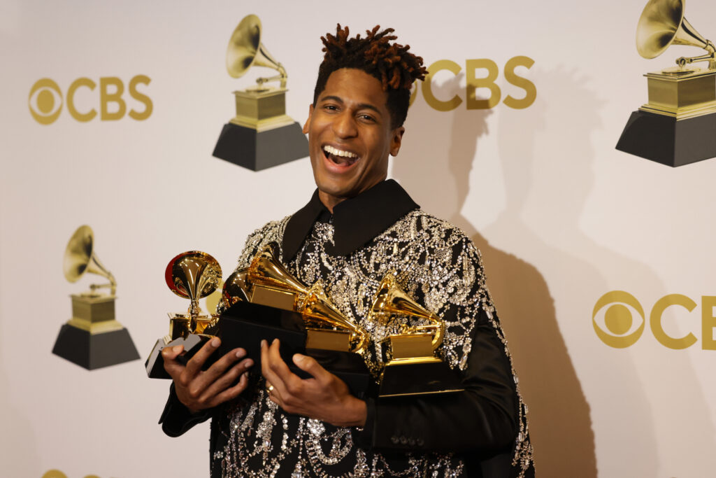 With Bieber, Drake co-signs, Giveon aims for Grammy gold - Los