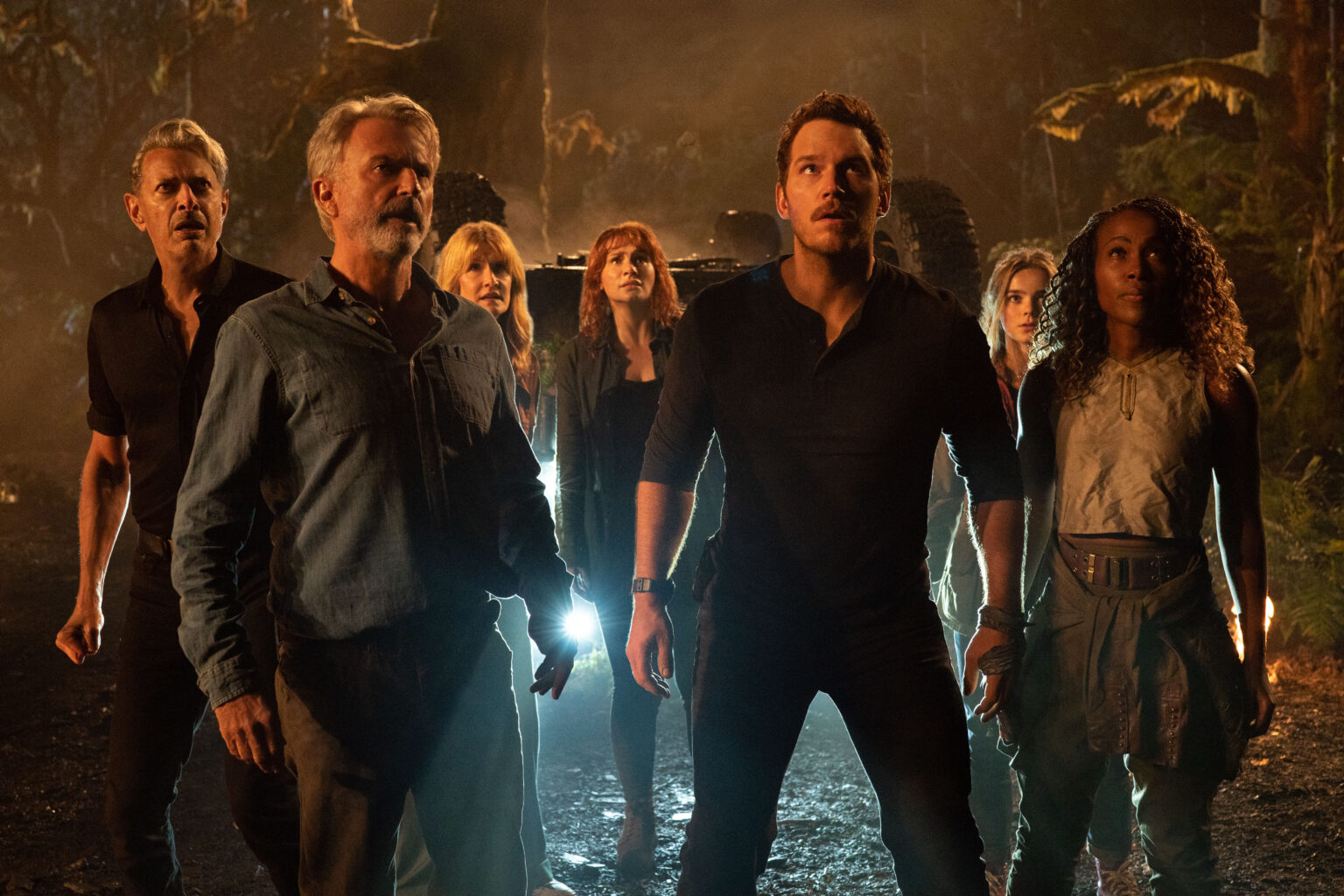 Review Jurassic World Dominion Starring Chris Pratt Bryce Dallas Howard Laura Dern Jeff 